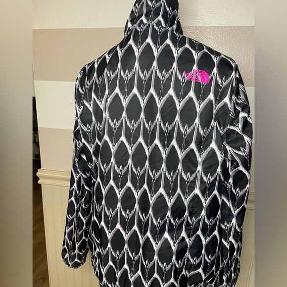 The North Face Women's Black and White Patterned Rain Jacket with Pink Accents - Picture 3 of 10